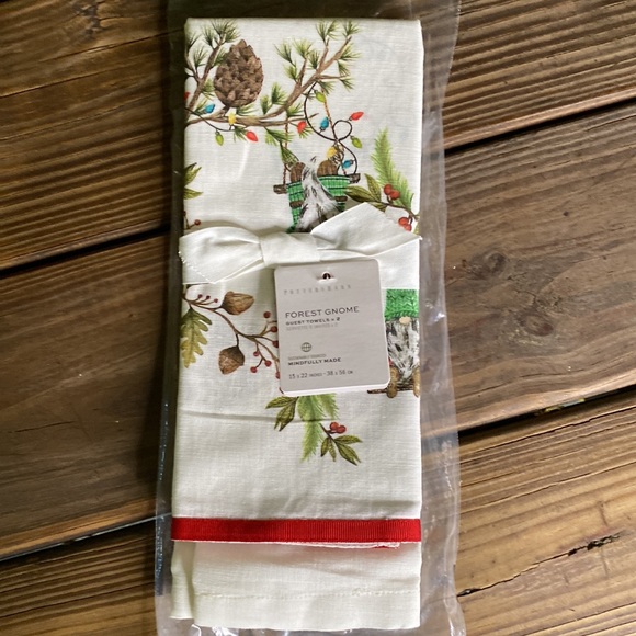 Pottery Barn Whimsical Woodland Forest Gnomes Cotton/Linen Guest Towels 🎄 - Picture 5 of 16